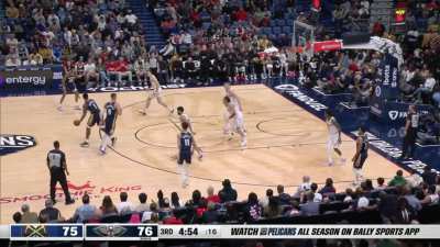 [Highlight] Trey Murphy III gets back-to-back slams off to get the crowd on its feet