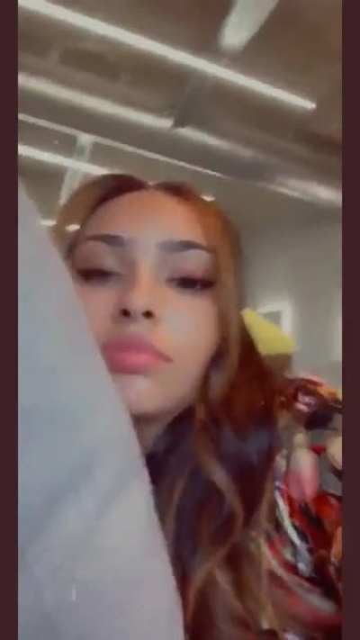 😴