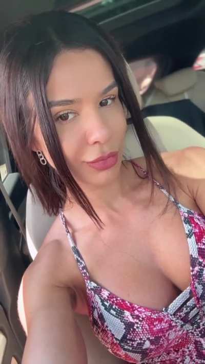 Bello escote de Eva