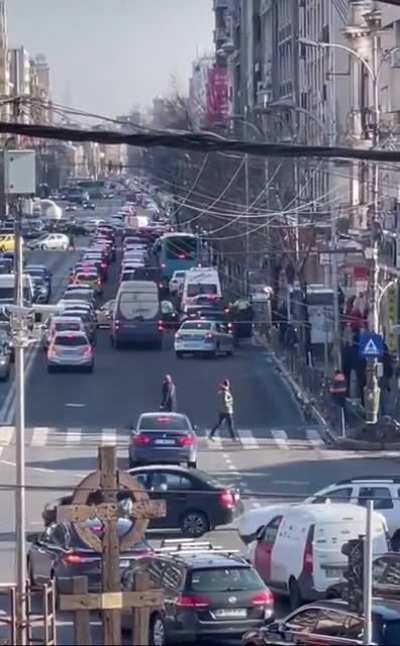 Momentul ala cand te-ai antrenat 10 ani in NFS si vrei sa aplici tehnicile invatate si te lovesti de traficul din Bucuresti