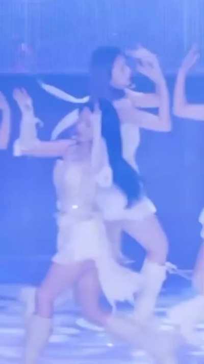 Tzuyu CRY FOR ME (TWICE 5th Concert: Ready To Be)