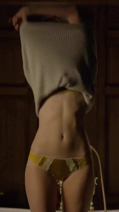 Elizabeth debicki 