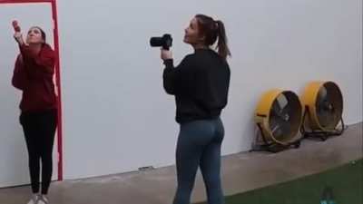 Hannah in blue leggings 👀