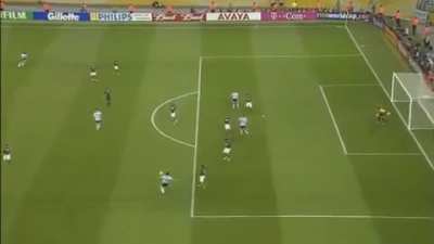 Hoy en el día de cumpleaños de quizás los 2 tipos más grandes del fútbol, les dejo está joyita que pasó hace 14 años