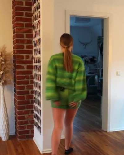 Klamottenanprobe inklusive durchsichtigem Top aus dem Vlog: &bdquo;Sexy Fashion Haul&hellip;&ldquo; von Julia Beautx