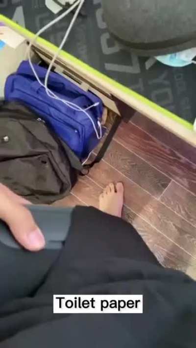 The difference between men's pockets and women's handbags