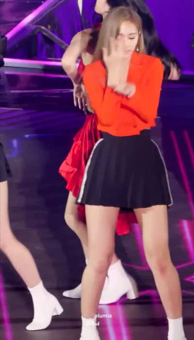 Tzuyu hairflip (ft. Momo &amp;amp; Dahyun)
