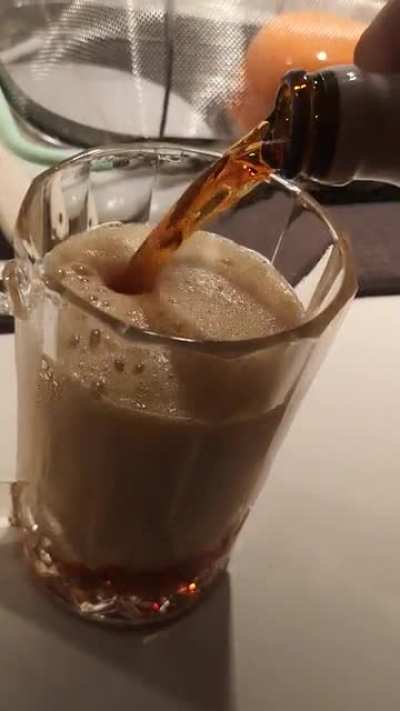 Adamlar adam gibi bira yapıyor amk k&ouml;p&uuml;ğe bak efsane