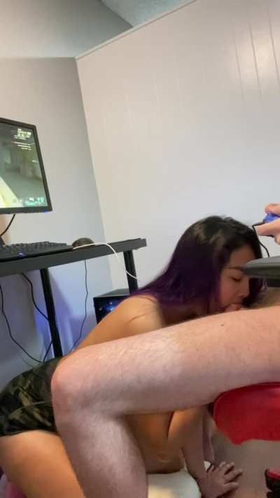 He plays video games I play with his cock 😋