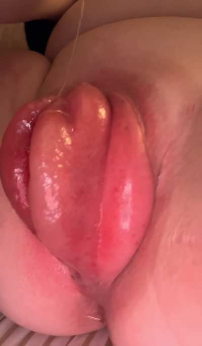Gooning, pumping, and playing with my pussy on repeat for hours is my kinda [f]riday night🤤😏💦