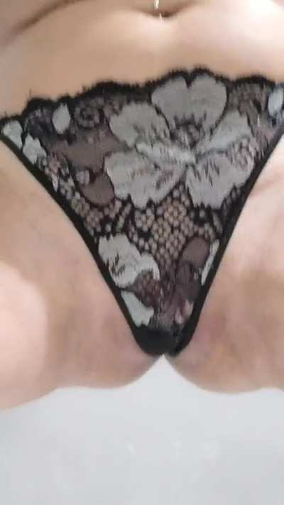 I know you want to open your mouth to receive my pee