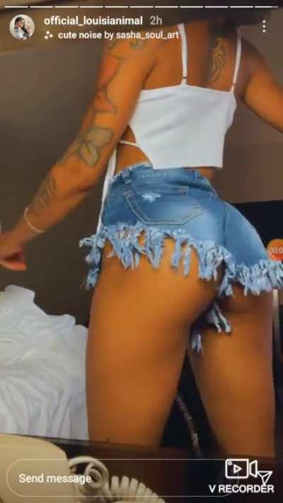 I got all her rarest twerk vids.