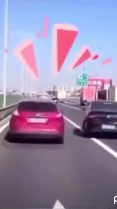 Who the hell changes lane like this?