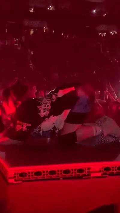 Would you bury your face in Billie Eilish&rsquo;s ass after a long concert?