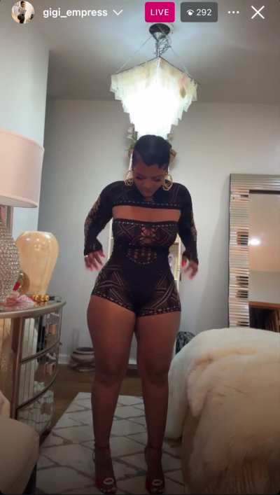 (@gig<wbr>i_emp<wbr>ress) Showing off her sexy lingerie on IG Live 8/20/24