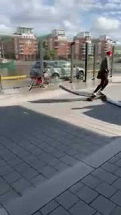 What could go wrong if I don&rsquo;t pay attention while longboarding