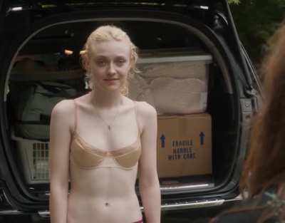 Dakota Fanning (Very Good Girls - 2013)