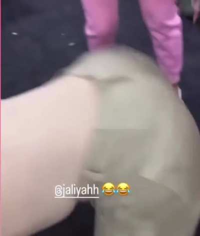 😘