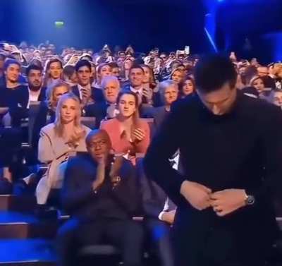 O cara quase beijou o Mbapp&eacute; achando que era a esposa KKKKKKKKKKKKKKKKKKKK