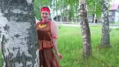 Не хочу чихать и кашлять, распугать боюсь народ, а прививку, сделав дружно, будет всё наоборот, &mdash; спела некрасивая картавая девушка, стоя рядом с берёзой.