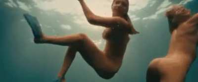 Kelly Brook &amp;amp; Riley Steele in Piranha 3D