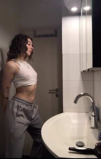 Janaxnell tanzt