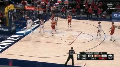 [Highlight] Lillard hits back-to-back threes to cut the Nuggets lead to 4