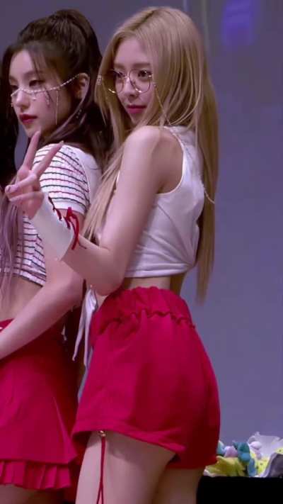 Yuna + yeji on the side