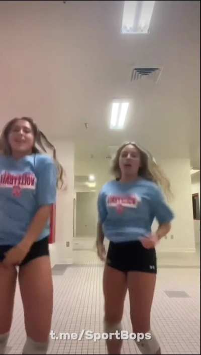 Bops shaking it like jelly