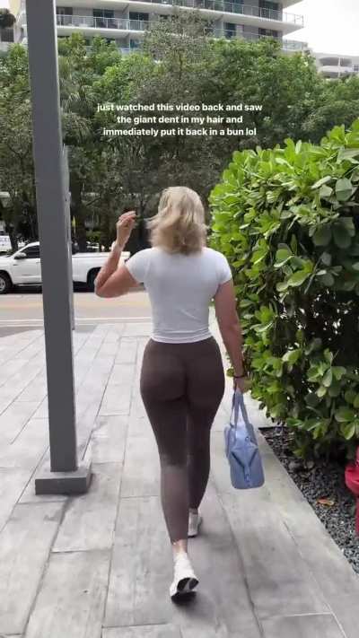 🚶&zwj;♀️
