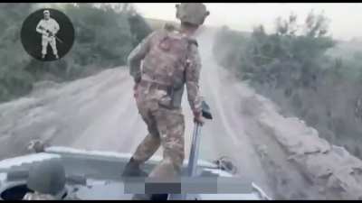 Ru pov: Russian soldiers "surfs" a BMP-2 somewhere near Artemovsk/Bakhmut 