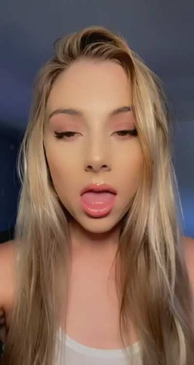 Say hi if you&rsquo;d fuck me :)