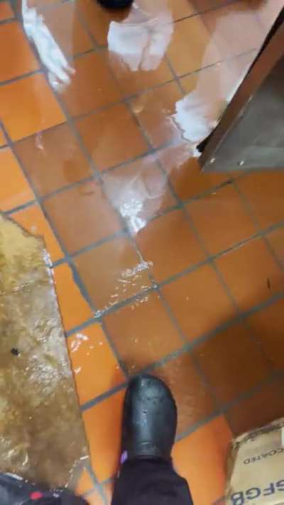 Who broke the damn water pipe 🤦🏽&zwj;♂️