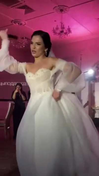 We must show this video to foreigners who dream of marrying a Russian