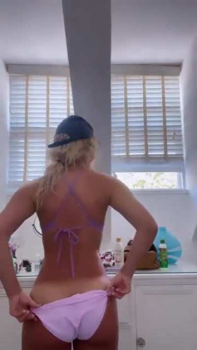 Butt crack👀