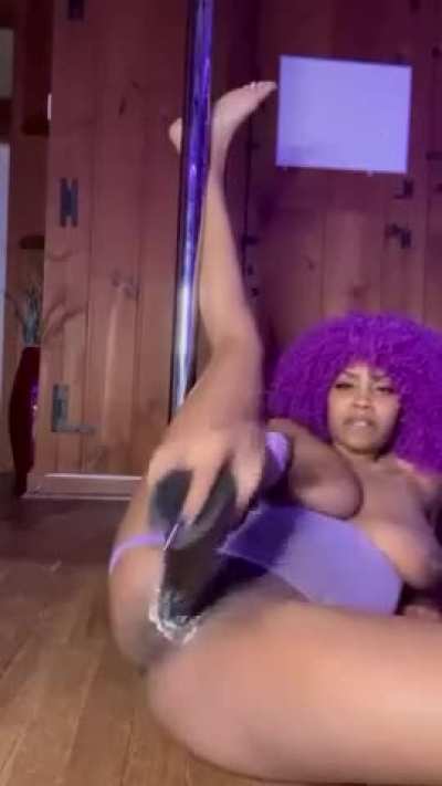 Ebony &amp;amp; her big black dildo 