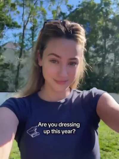 Lili Reinhart