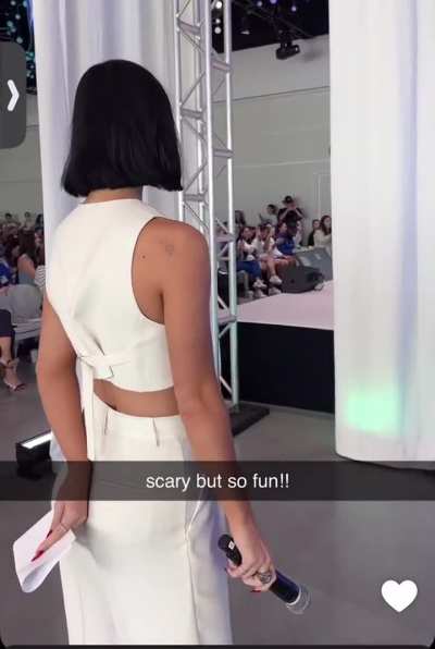 More of her in those pants 😍