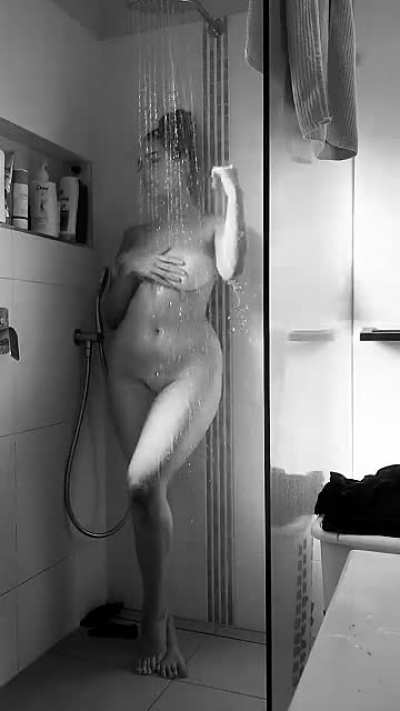 Shower in black &amp;amp; white