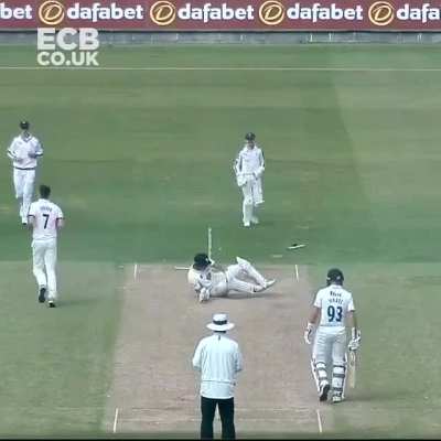 Beautiful yorker from Matty Fisher