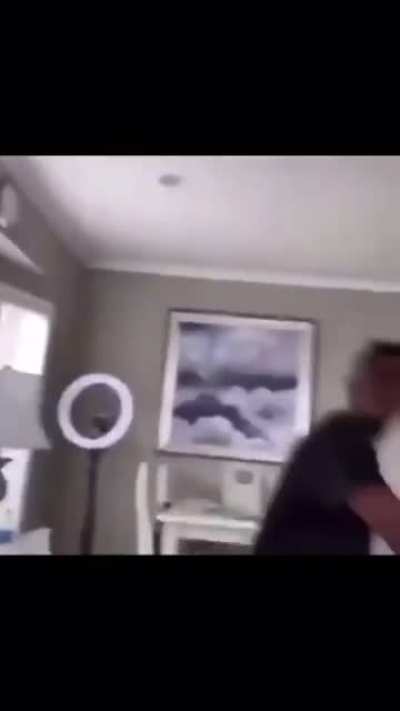Wcgw Getting to comfortable 😂
