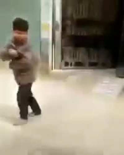Kiddo came so swiftly and just kicked the gear up like it's his duty and it's no big deal. Little Bastard