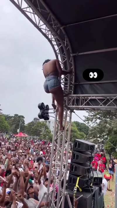  Stage presence 