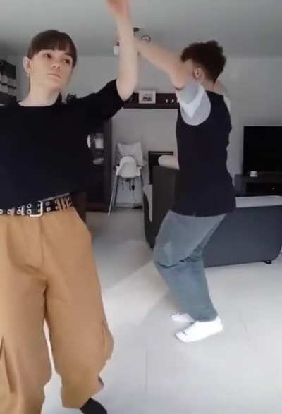 GTA dancing be like