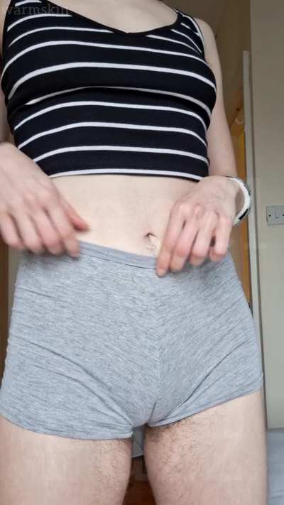 i absolutely melt when my pussy is teased and touched over my undies 🤤