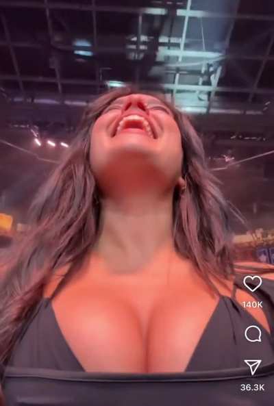 So hot 😍 🍒