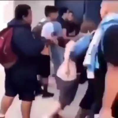 Beyler birisi gelip size b&ouml;yle bir hareket yapsa ne yaparsınız?