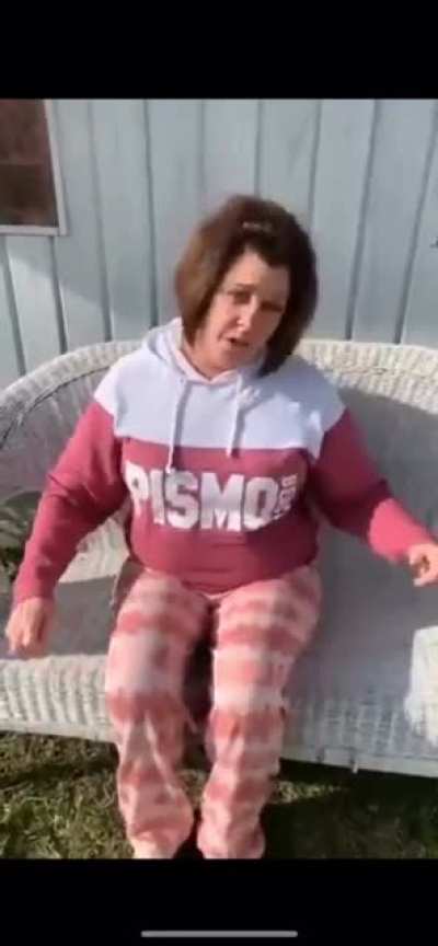 This lady pretending that the covid vaccine gave her convulsions