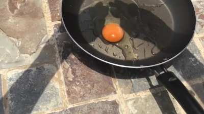 I kept changing the pan&rsquo;s location because the tiles become cooler when the pan is on top