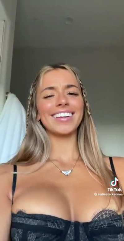 Sadie&rsquo;s Best Look Yet